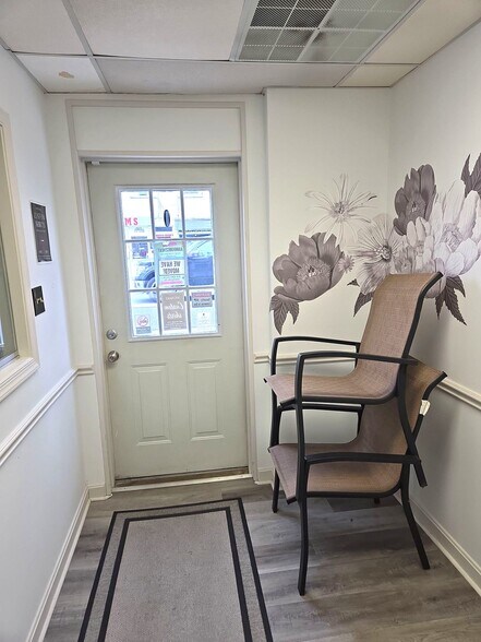 More Photos Of 5 S Carlisle St, Greencastle General Retail For Lease