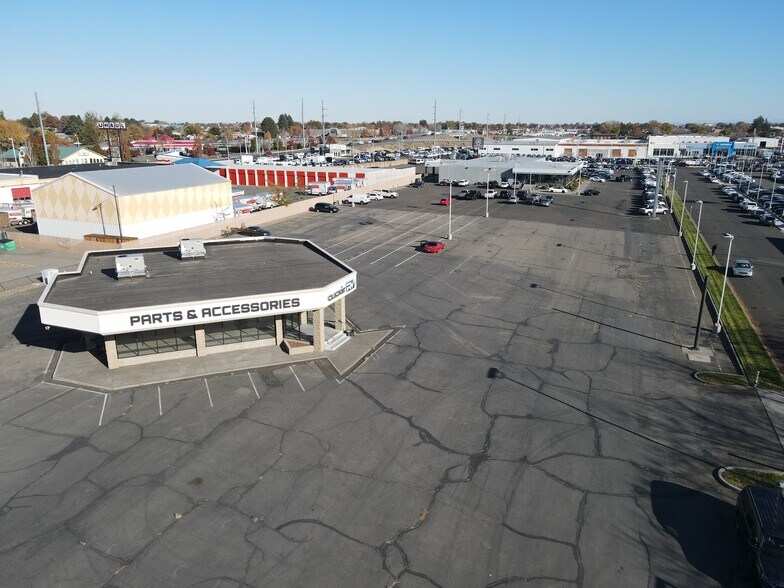 More Photos Of 3305 W Marie St, Pasco Auto Dealership For Sale