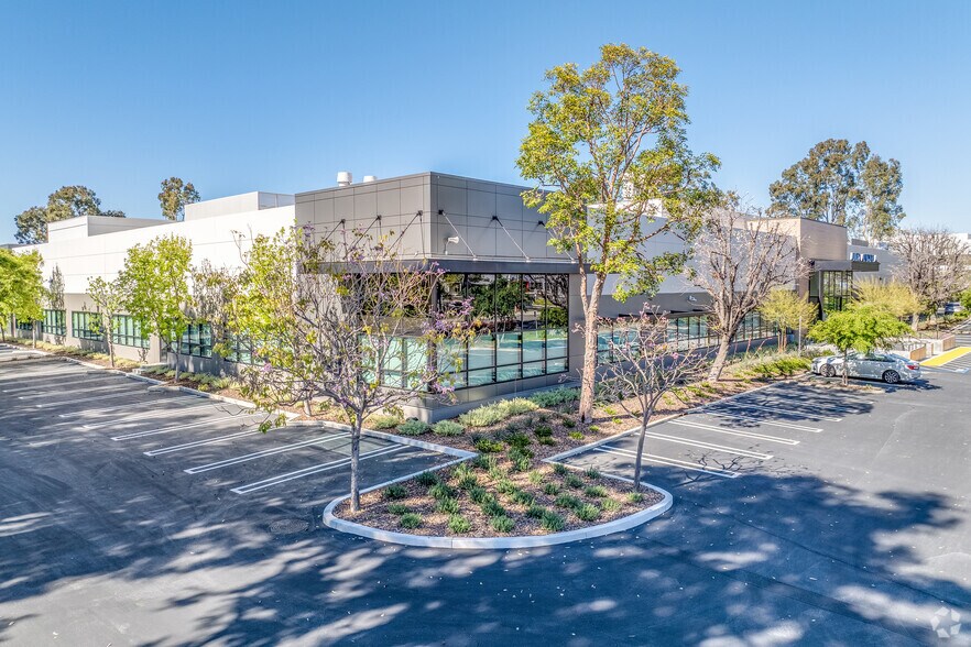 Primary Photo Of 2101 Corporate Center Dr, Thousand Oaks Research And Development For Lease
