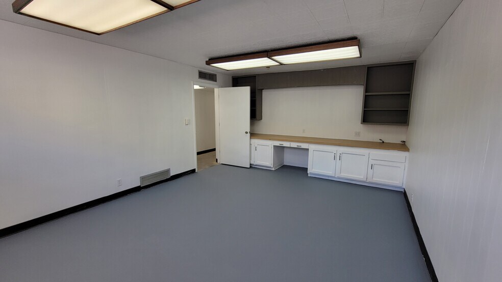 More Photos Of 2505 N Alvernon Way, Tucson Office For Sale