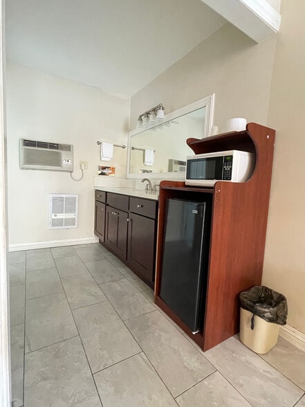 More Photos Of 1018 E Orangethorpe Ave, Anaheim Hotel For Sale