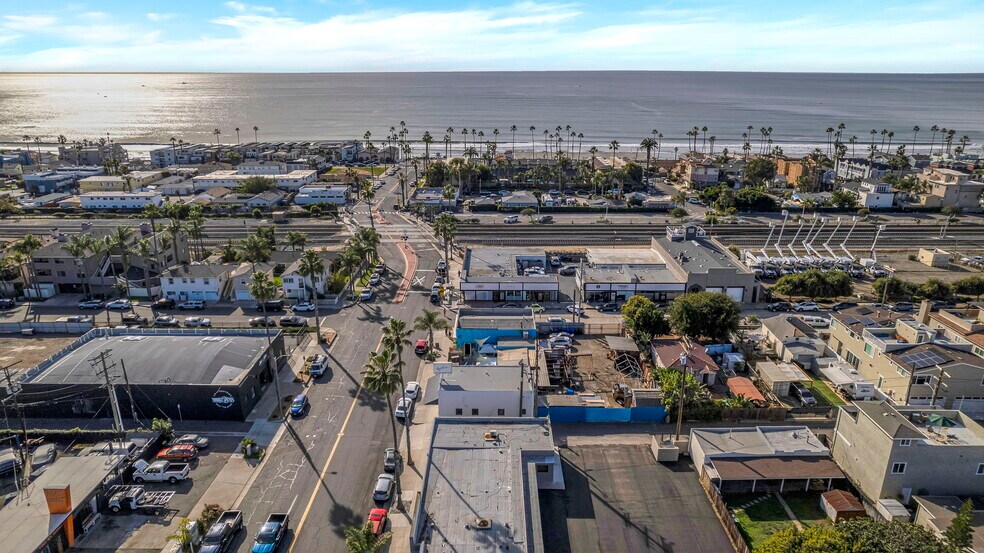 More Photos Of 302-306 Wisconsin Ave, Oceanside Storefront For Sale