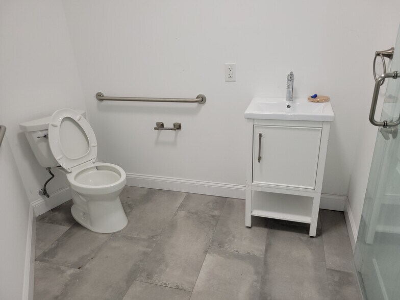 More Photos Of 111 S Main St, Neptune Warehouse For Lease