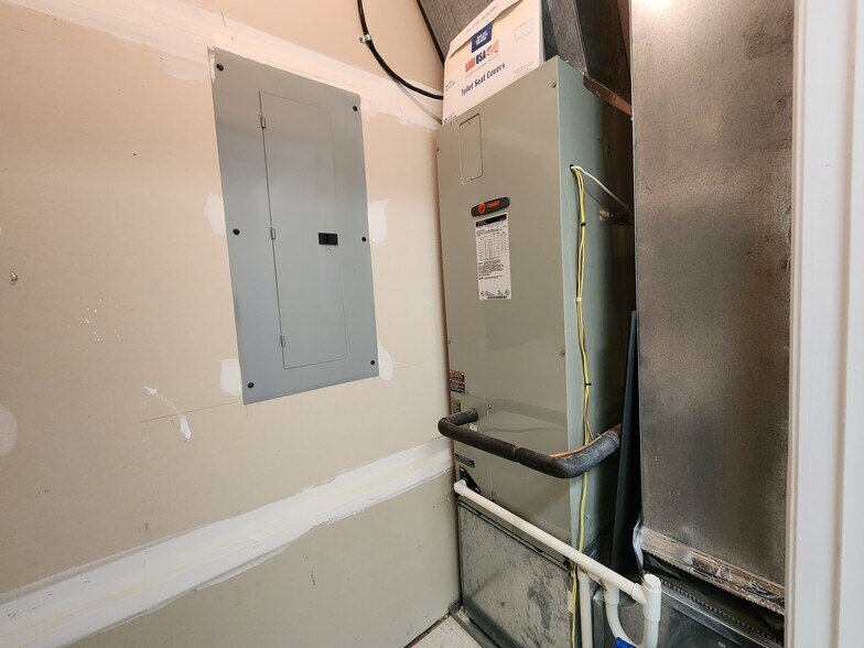 More Photos Of 722 Grant St, Herndon Medical For Sale