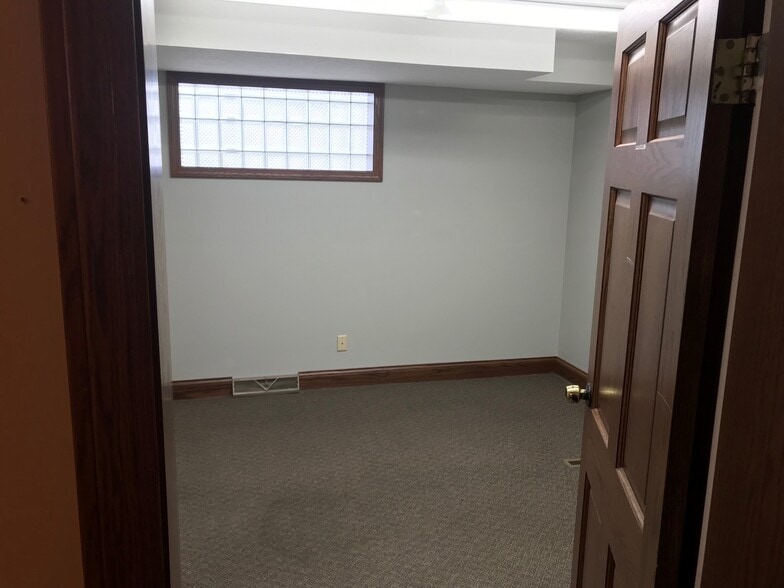 More Photos Of 2833 Cleveland Ave, Canton Office For Sale