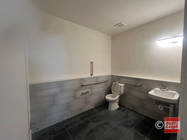 More Photos Of 4609 E Colfax Ave, Denver Restaurant For Lease