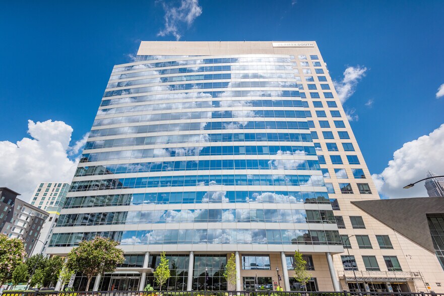 More Photos Of 550 S Caldwell St, Charlotte Office For Lease