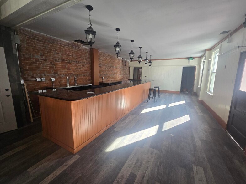 More Photos Of , Cincinnati General Retail For Sale