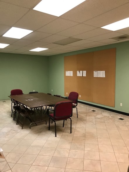 More Photos Of 2545 S 11th St, Niles Storefront Retail Office For Sale