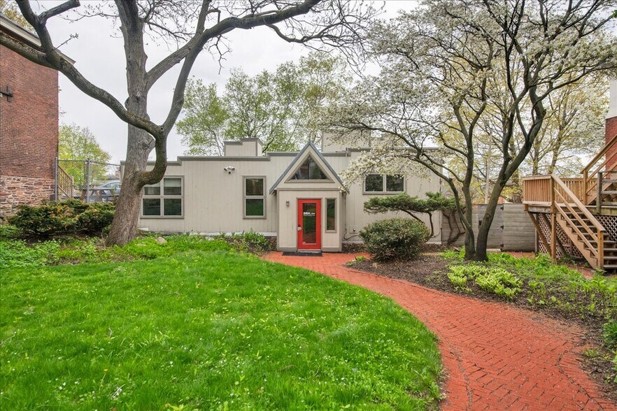 More Photos Of 87 College st, Burlington Office For Sale