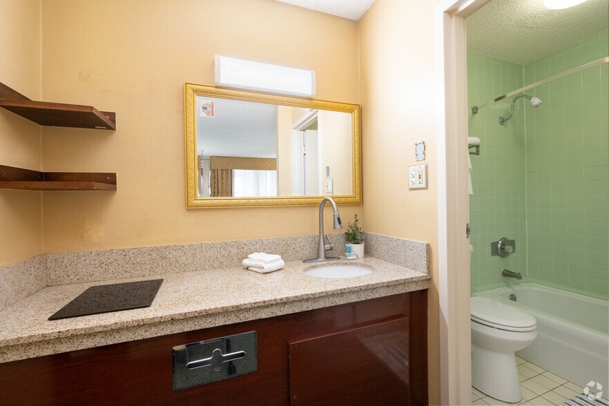 More Photos Of 1399 Bench Rd, Pocatello Hotel For Sale