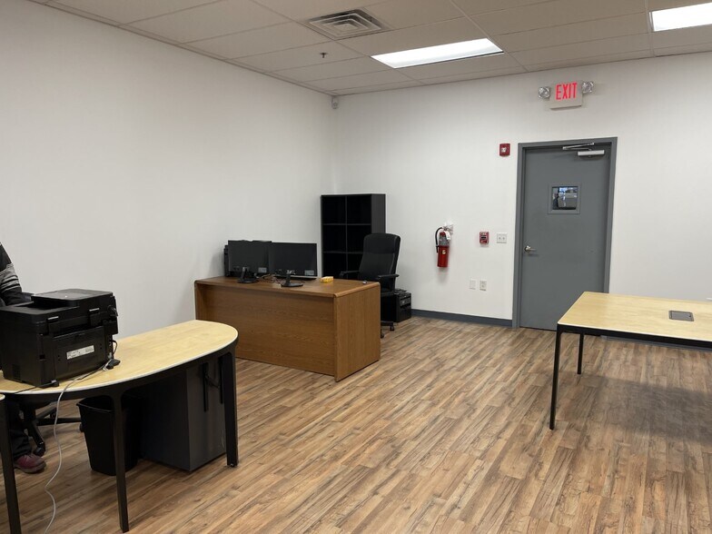 More Photos Of 746 Gotham Pky, Carlstadt Warehouse For Lease