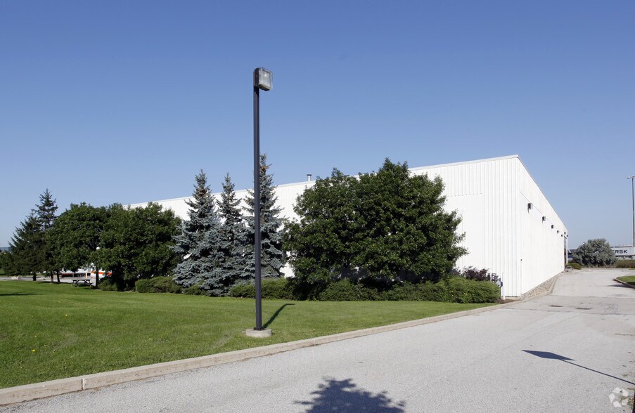 Primary Photo Of 2800 Matheson Blvd E, Mississauga Warehouse For Lease