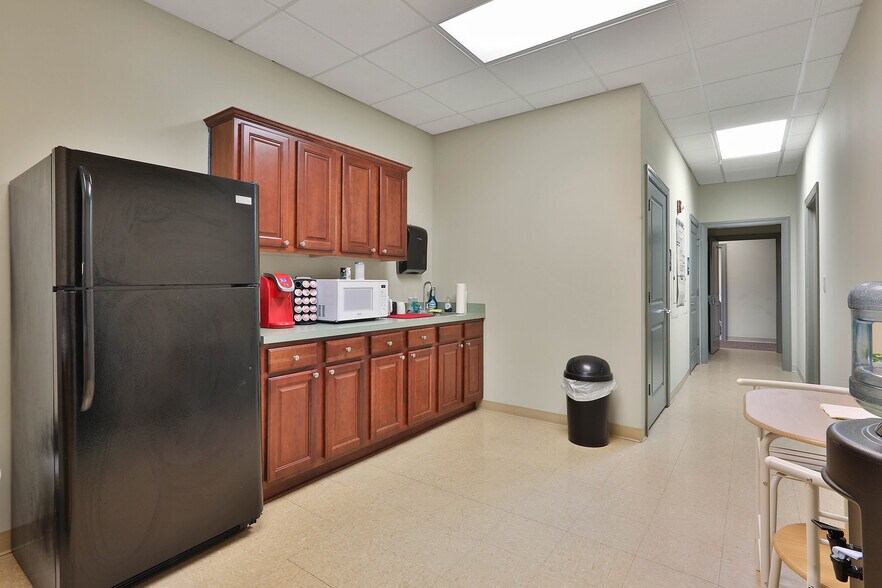 More Photos Of 75 Jackson St, Newnan Unknown For Lease