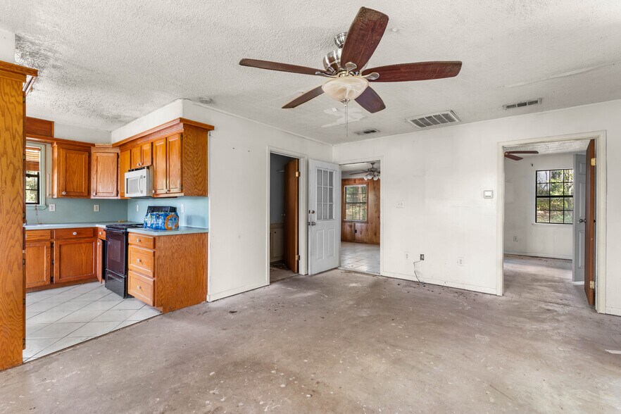 More Photos Of 41902 FM 1774 Rd, Magnolia Freestanding For Sale