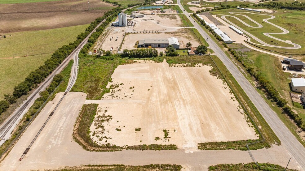 More Photos Of 14100 N Highway 171, Cresson Warehouse For Lease