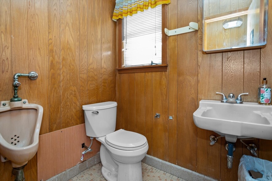 More Photos Of 205 E Denman Ave, Lufkin Flex For Sale