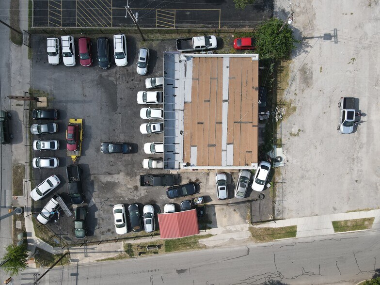 More Photos Of 831 S WW White Rd, San Antonio Freestanding For Sale