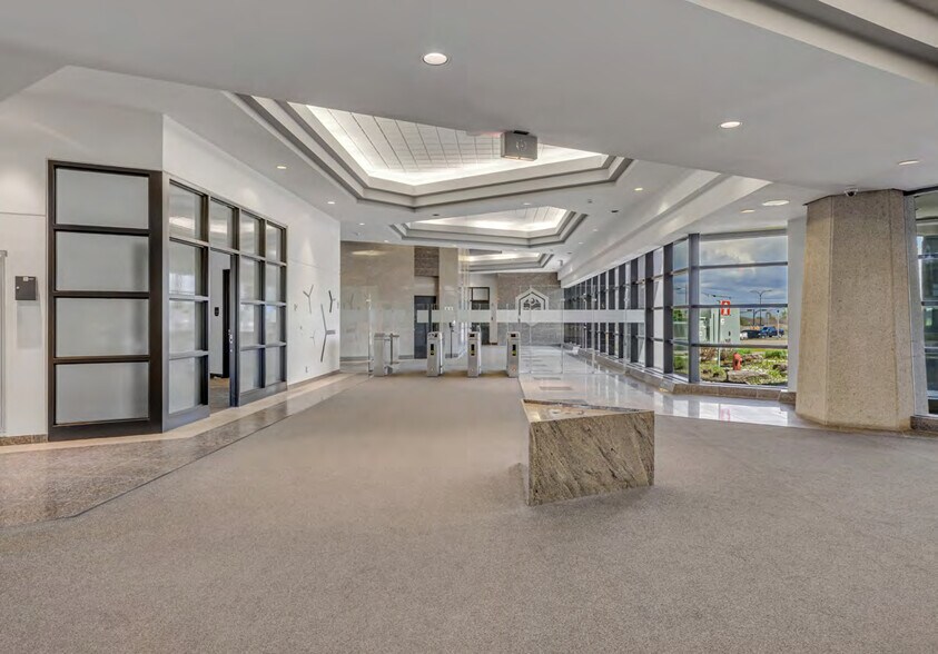 More Photos Of 6300 Boul Guillaume Couture, Lévis Office For Lease
