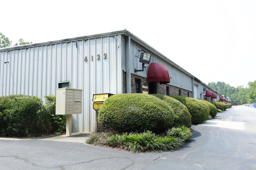 More Photos Of 4122 B Bennett Memorial Rd, Durham Flex For Lease
