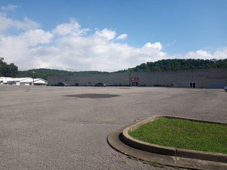 More Photos Of 1489 Milford St S, Clarksburg Office For Lease