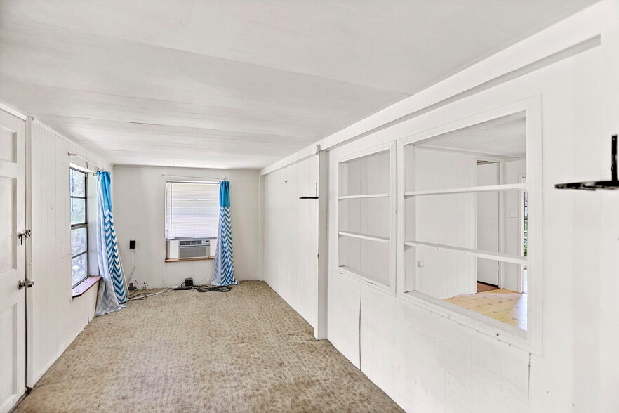 More Photos Of 138 Main St, Sharpsburg Flex For Sale