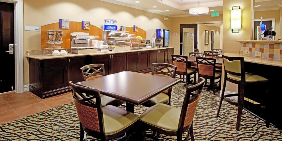 More Photos Of 121 Truman Ave, Newberry Hotel For Sale