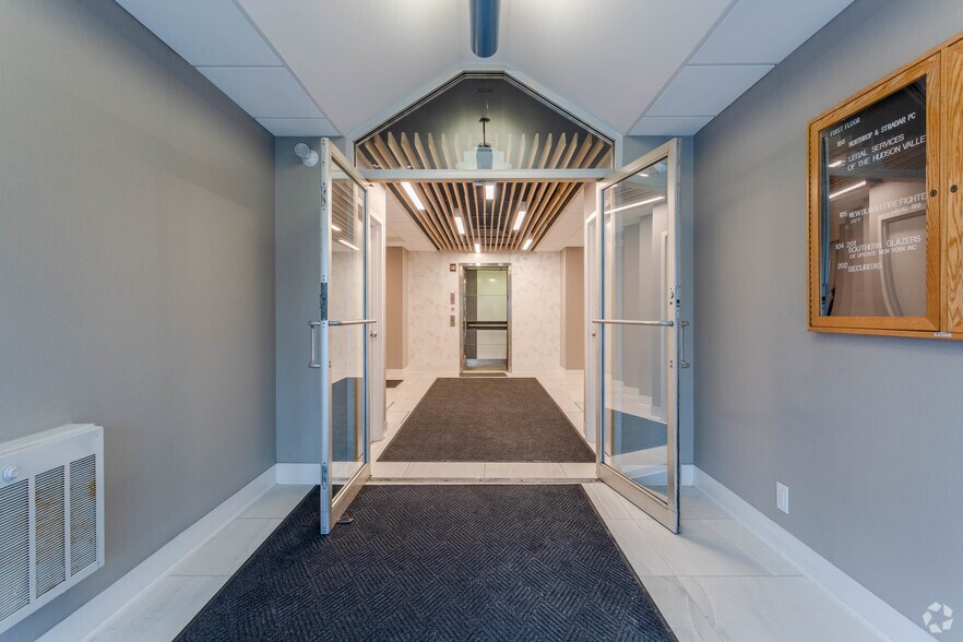 More Photos Of 1 Corwin Ct, Newburgh Medical For Lease