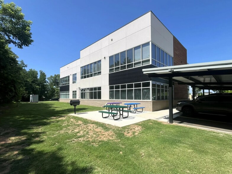 More Photos Of 4308 Grant Blvd, Yukon Medical For Lease