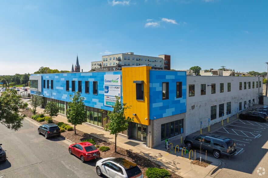 More Photos Of 800 W Broadway Ave, Minneapolis General Retail For Lease