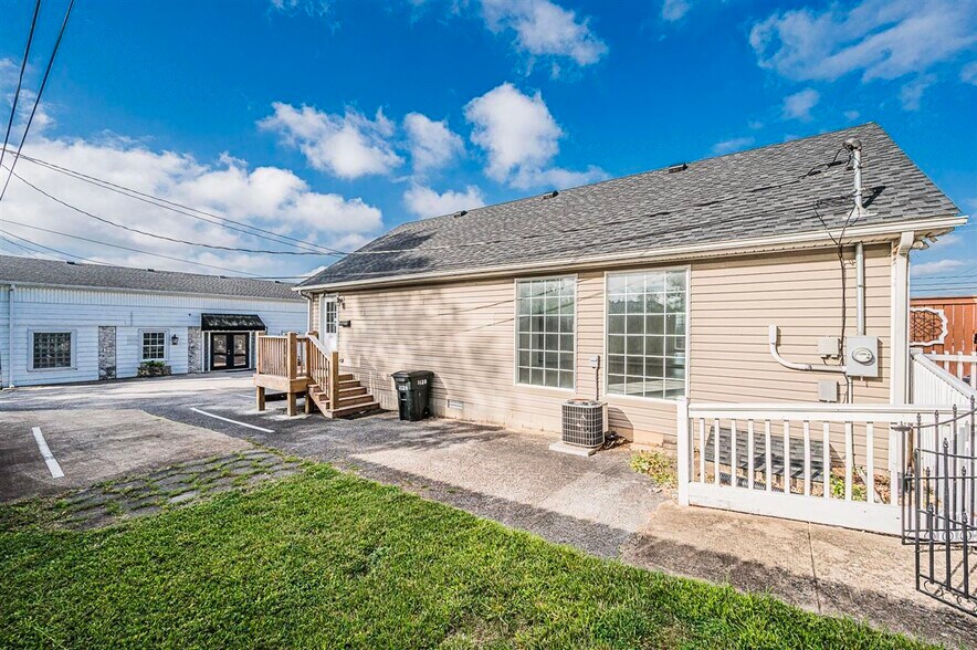 More Photos Of 1128 Magnolia St, Bowling Green Office Residential For Sale