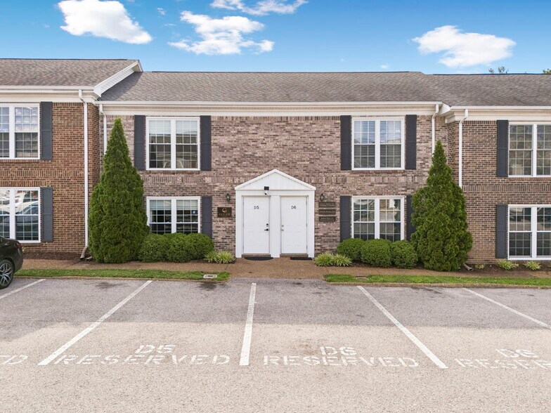 More Photos Of 109 Holiday Ct, Franklin Office For Sale