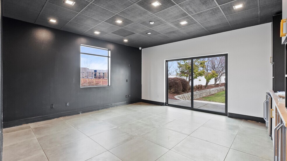 More Photos Of 5808 Bedford St, Pasco Office For Sale