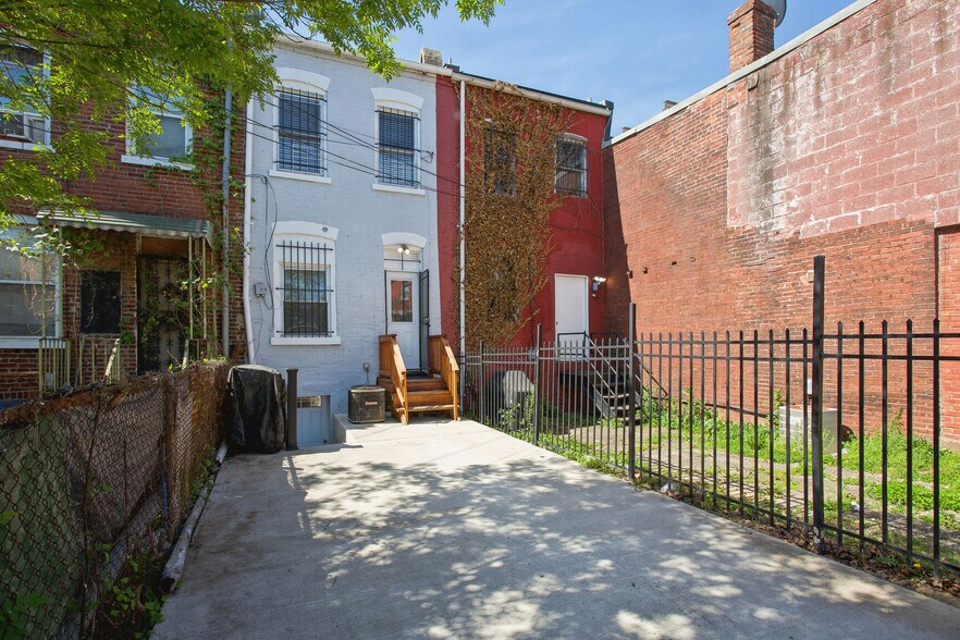 More Photos Of 1426 Pennsylvania Ave SE, Washington Storefront Retail Residential For Lease