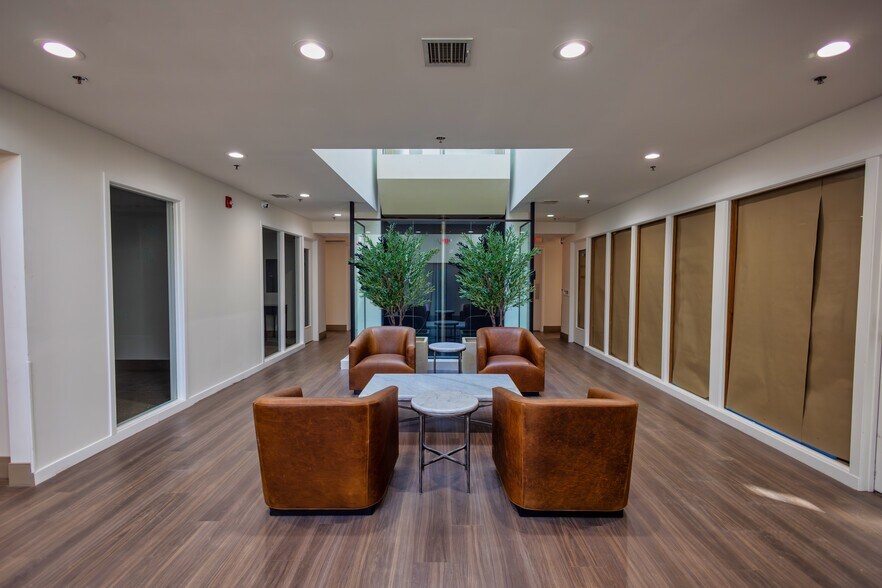 More Photos Of 6912 Main St, Downers Grove Unknown For Lease