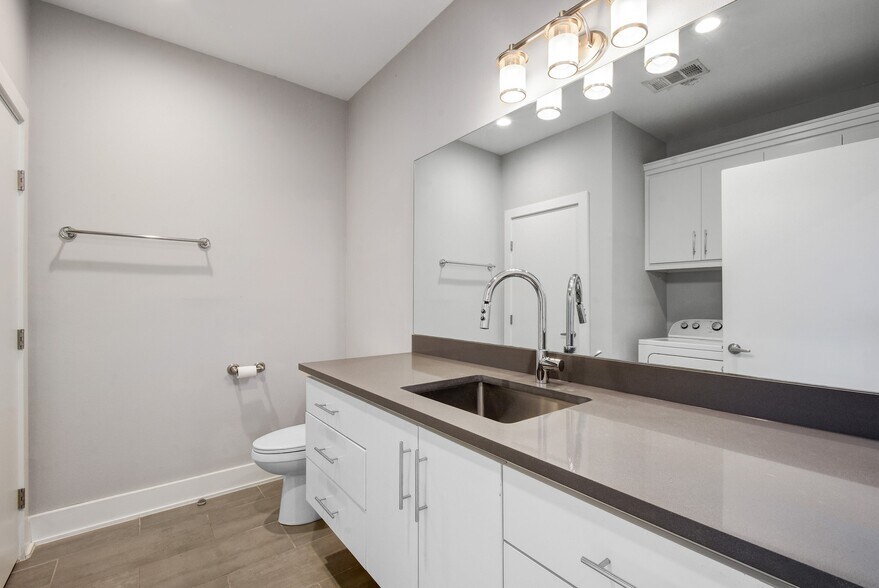 More Photos Of 4005 A/B Clawson Rd, Austin Specialty For Sale