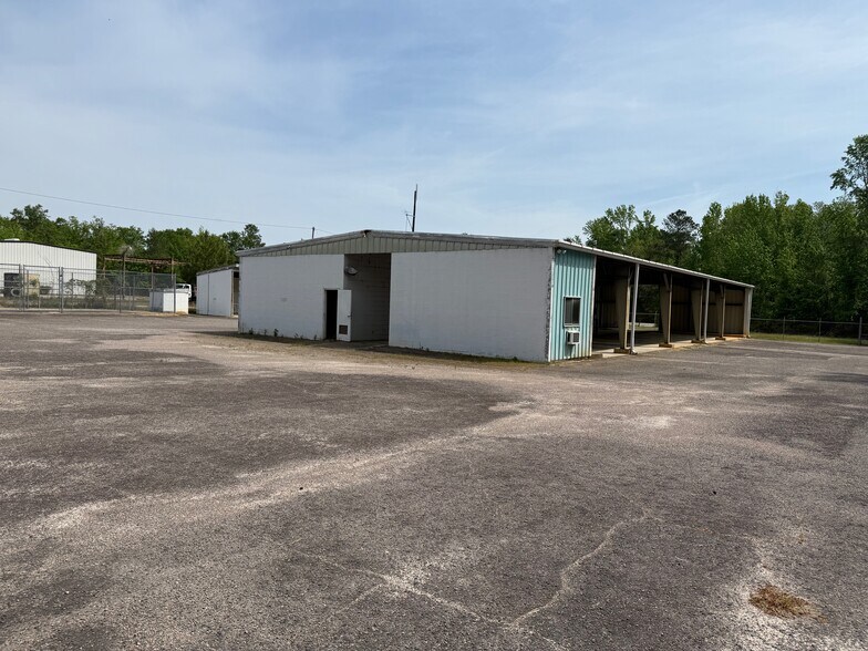 More Photos Of 1353 Clinton St, Barnwell Flex For Sale