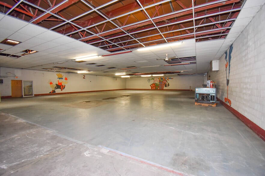 More Photos Of 102 Sharron Ave, Plattsburgh Warehouse For Lease