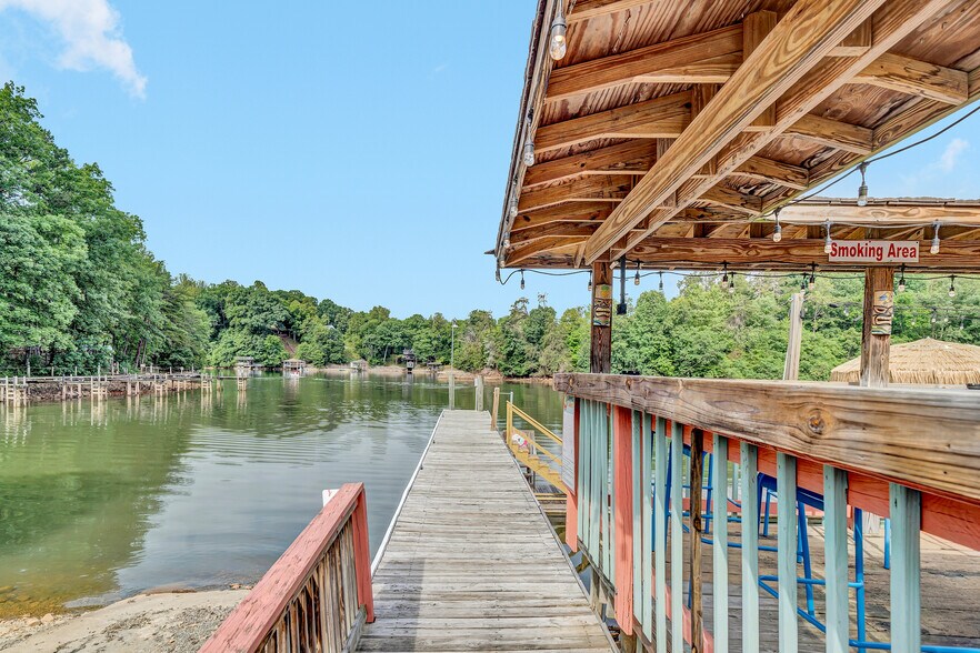 More Photos Of 1041 Harbour Inn Ln, Moneta Restaurant For Sale