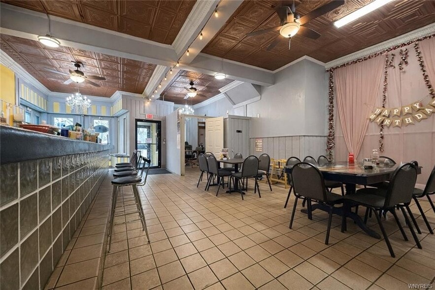 More Photos Of 1701 Pine Ave, Niagara Falls Restaurant For Sale