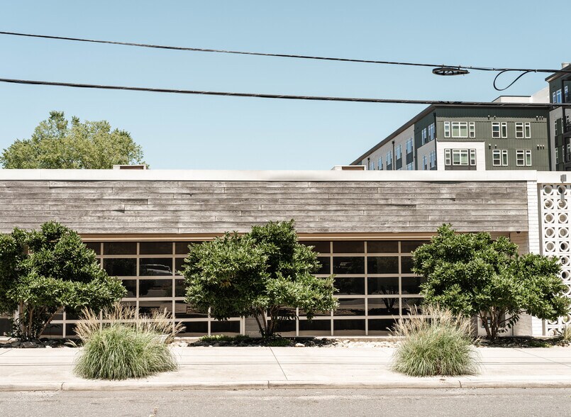 More Photos Of 2400-2406 Dunavant St, Charlotte Unknown For Lease