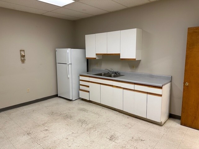 More Photos Of 532 Monroe St, Danville Freestanding For Sale