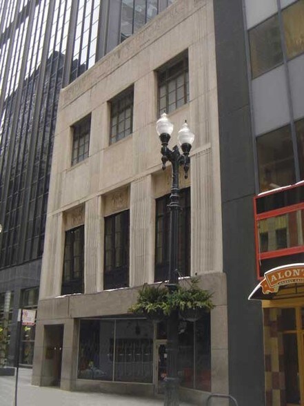 More Photos Of 175 W Washington St, Chicago Office For Sale