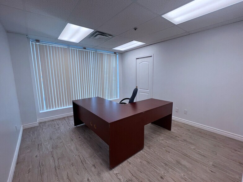 More Photos Of 3005 Boul Matte, Brossard Office For Lease