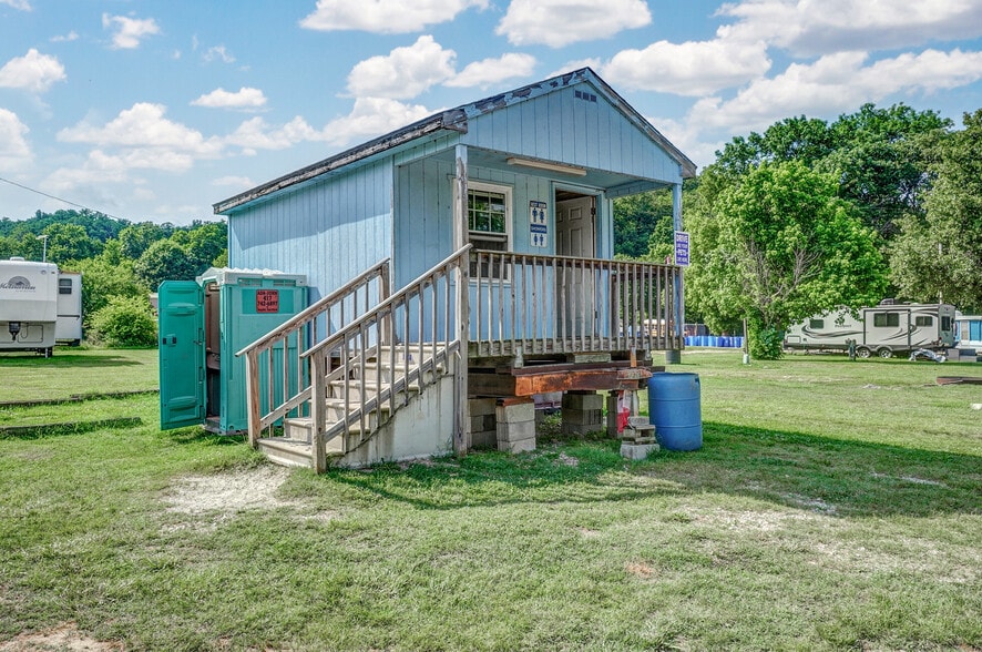 More Photos Of 1254 Hooten Town Rd, Crane Trailer Camper Park For Sale