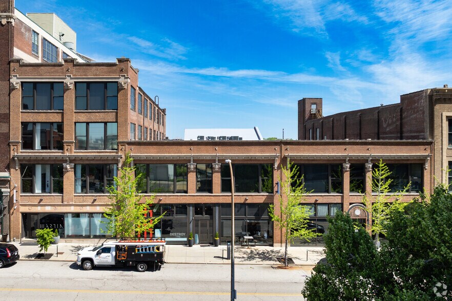 More Photos Of 2311-2315 Locust St, Saint Louis Office For Lease