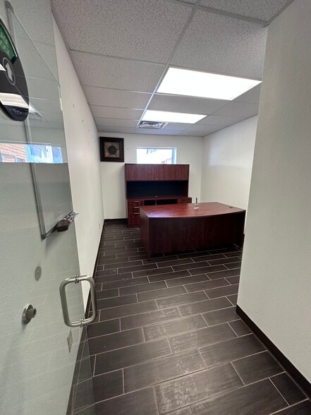 More Photos Of 1119 Fresno St, San Antonio Light Manufacturing For Sale