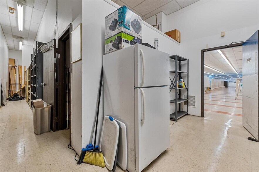 More Photos Of 411 Solida Rd, South Point Storefront For Sale