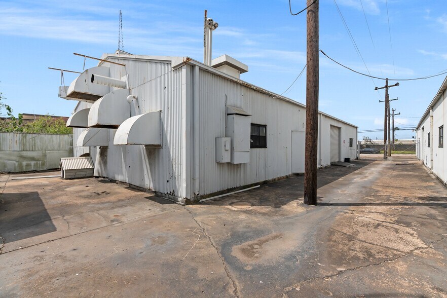 More Photos Of 3314 Carr St, Houston Manufacturing For Sale