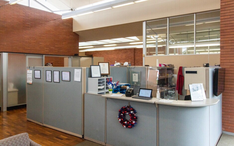 More Photos Of 301 E Sample St, South Bend Service For Lease